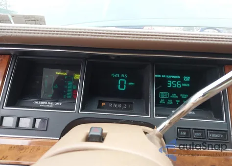 1994 Lincoln Town Car Executive z USA, uszkodzony, nr VIN 1LNLM81W6RY649993